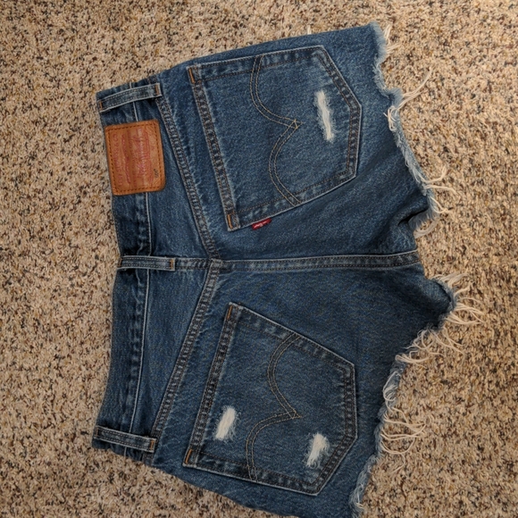 LEVI'S Shorts - size 25 waist - Picture 3 of 6